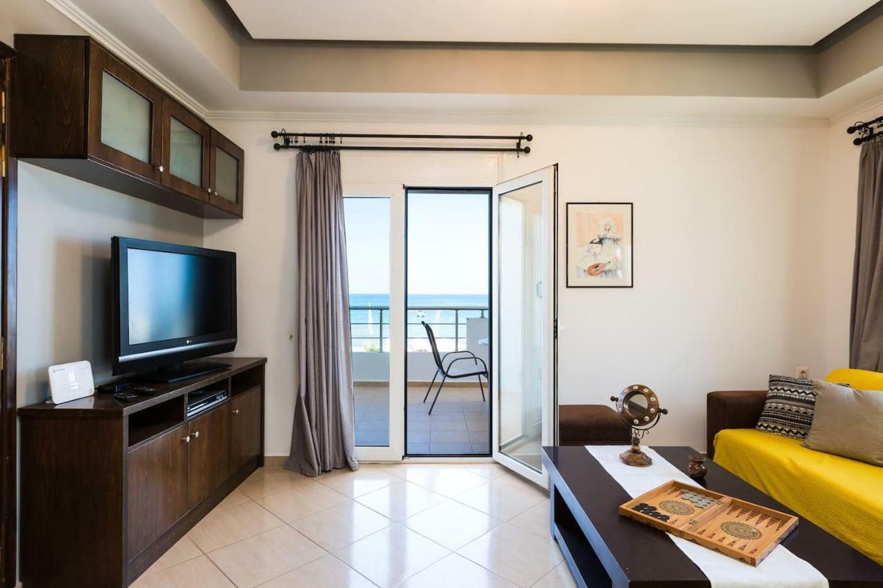 Beachfront Apartment 罗希姆诺 外观 照片