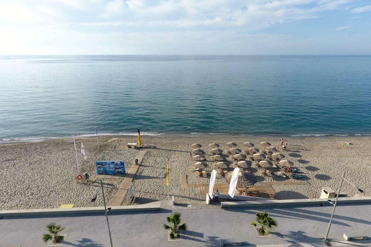 Beachfront Apartment 罗希姆诺 外观 照片
