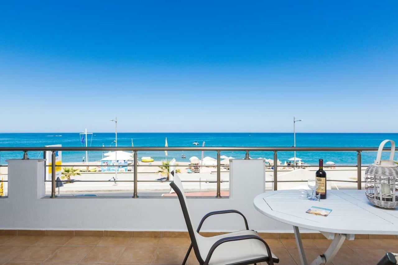 Beachfront Apartment 罗希姆诺 外观 照片